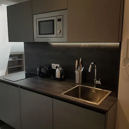 Apartment Centre De : Renove, Climatise Et Calme *